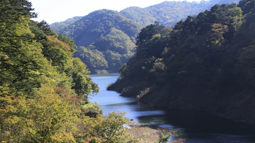 景色が美しく、「去る旅人が振り返らずにいられない」と言われたことから、この名が付けられました。