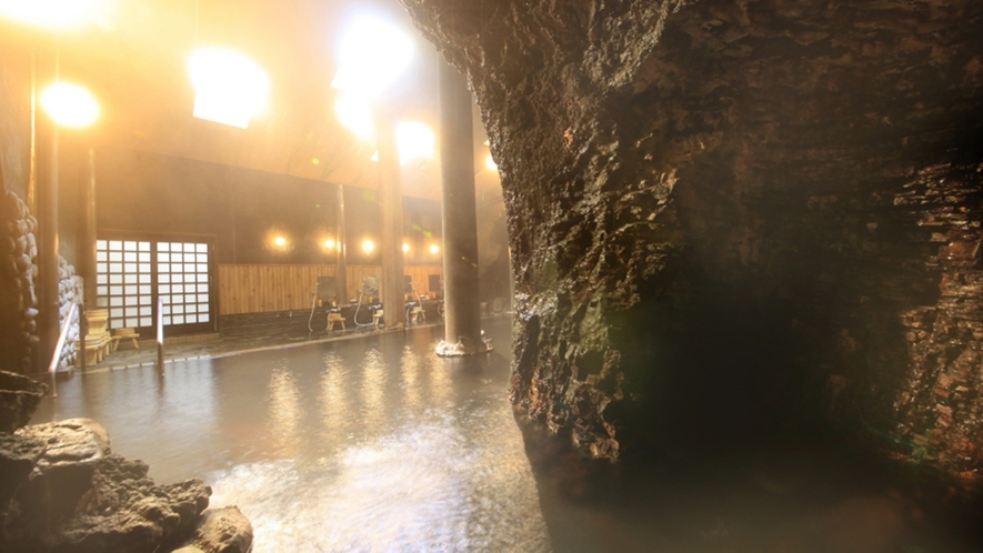 【洞窟風呂】塩原温泉の四百年の歴史がそこにあります。