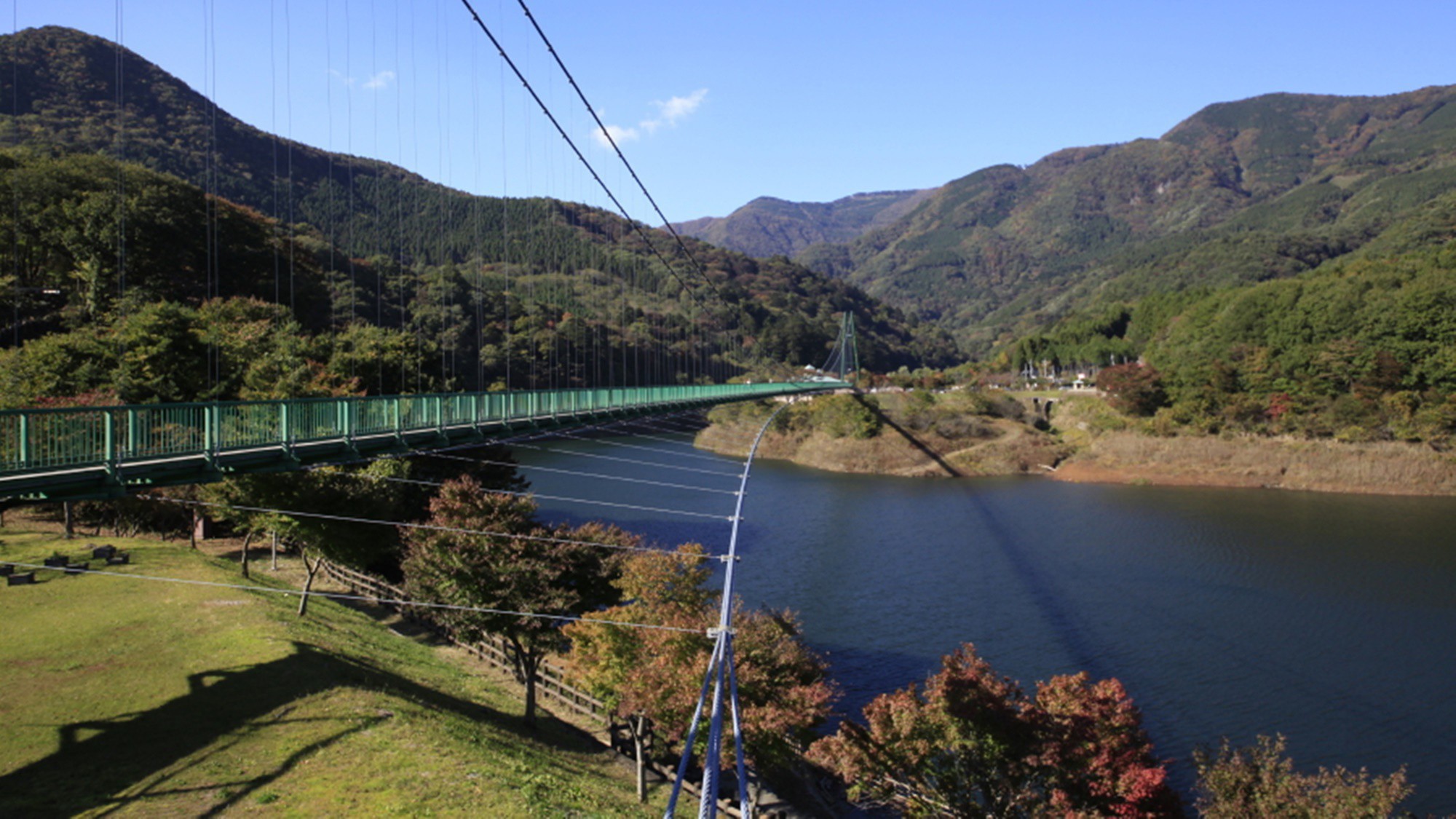 【もみじ谷大吊橋】美しい渓谷に囲まれた塩原温泉には、多くの美しい吊橋が点在しています。