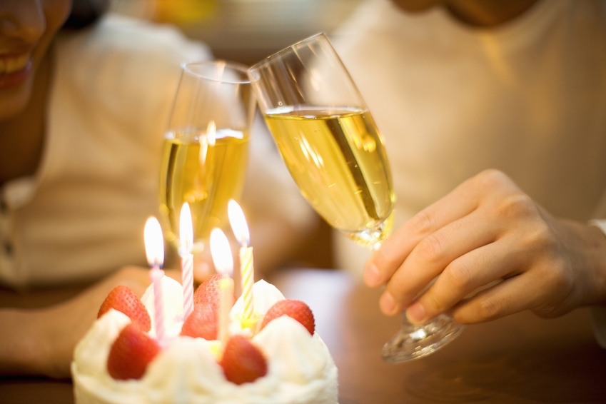 【アニバーサリー】ケーキやワインの特典有り！記念日プラン