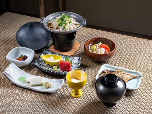 【一泊朝食プラン】金目鯛の味噌焼やアジの干物、自家源泉で作る温泉卵♪自慢の朝食をたっぷり召し上がれ♪