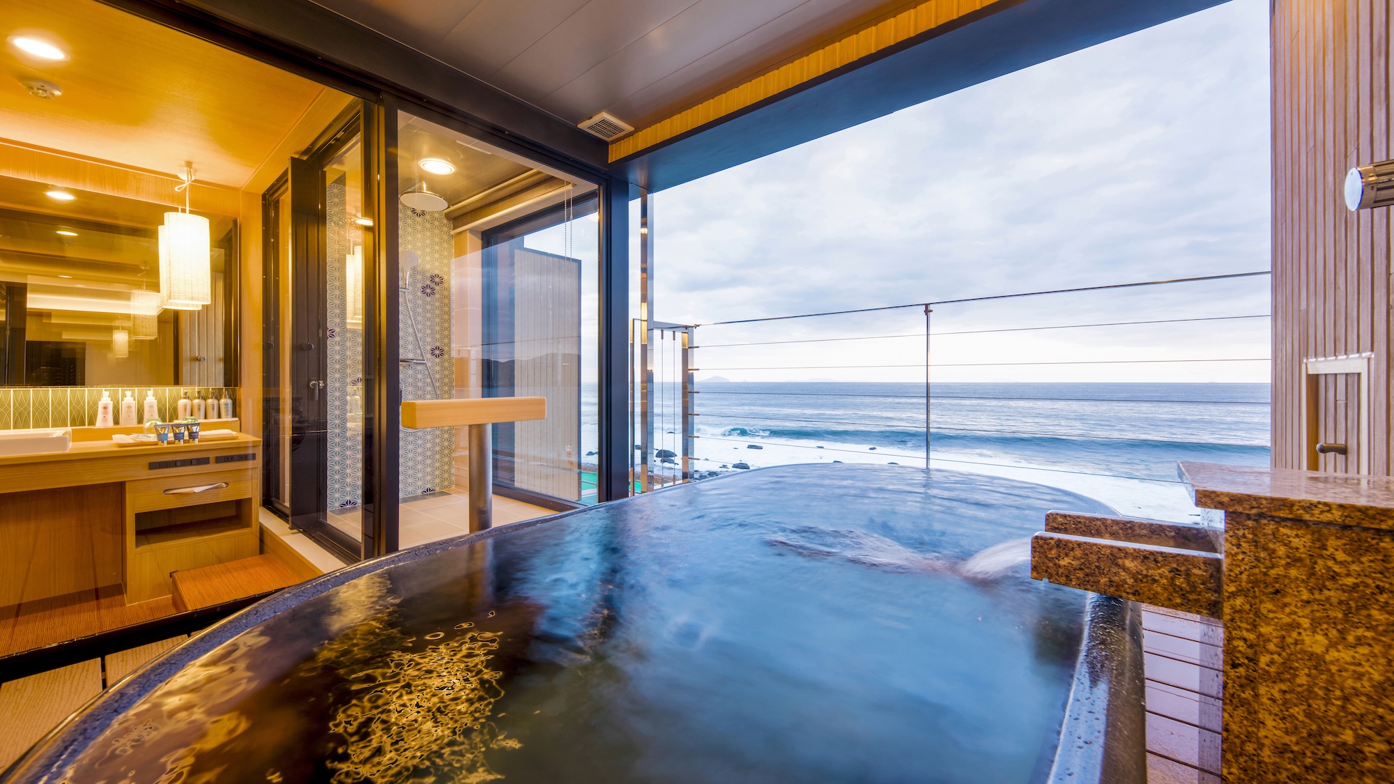 露天風呂付きスイートルームの露天風呂