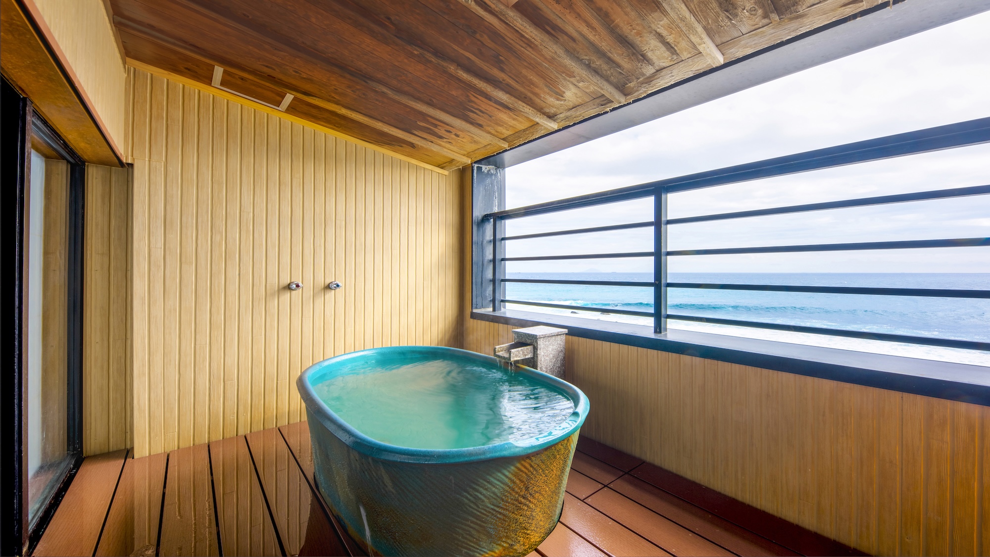 【Cタイプ】露天風呂付き和室の露天風呂