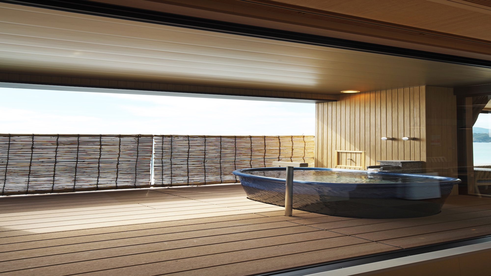 露天風呂付きの目隠し処置一例