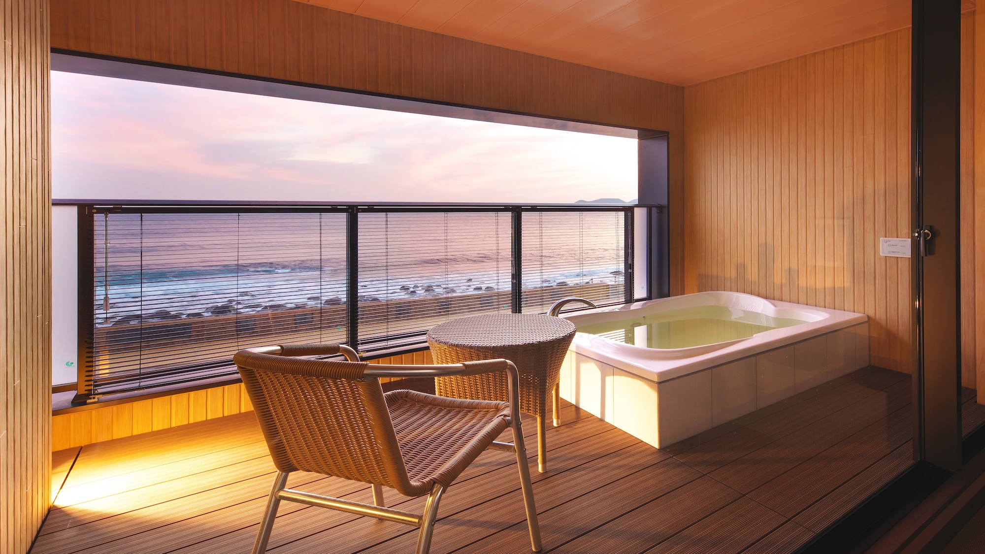 【波瑠加〜Haruka〜】43平米オーシャンビューの露天付客室