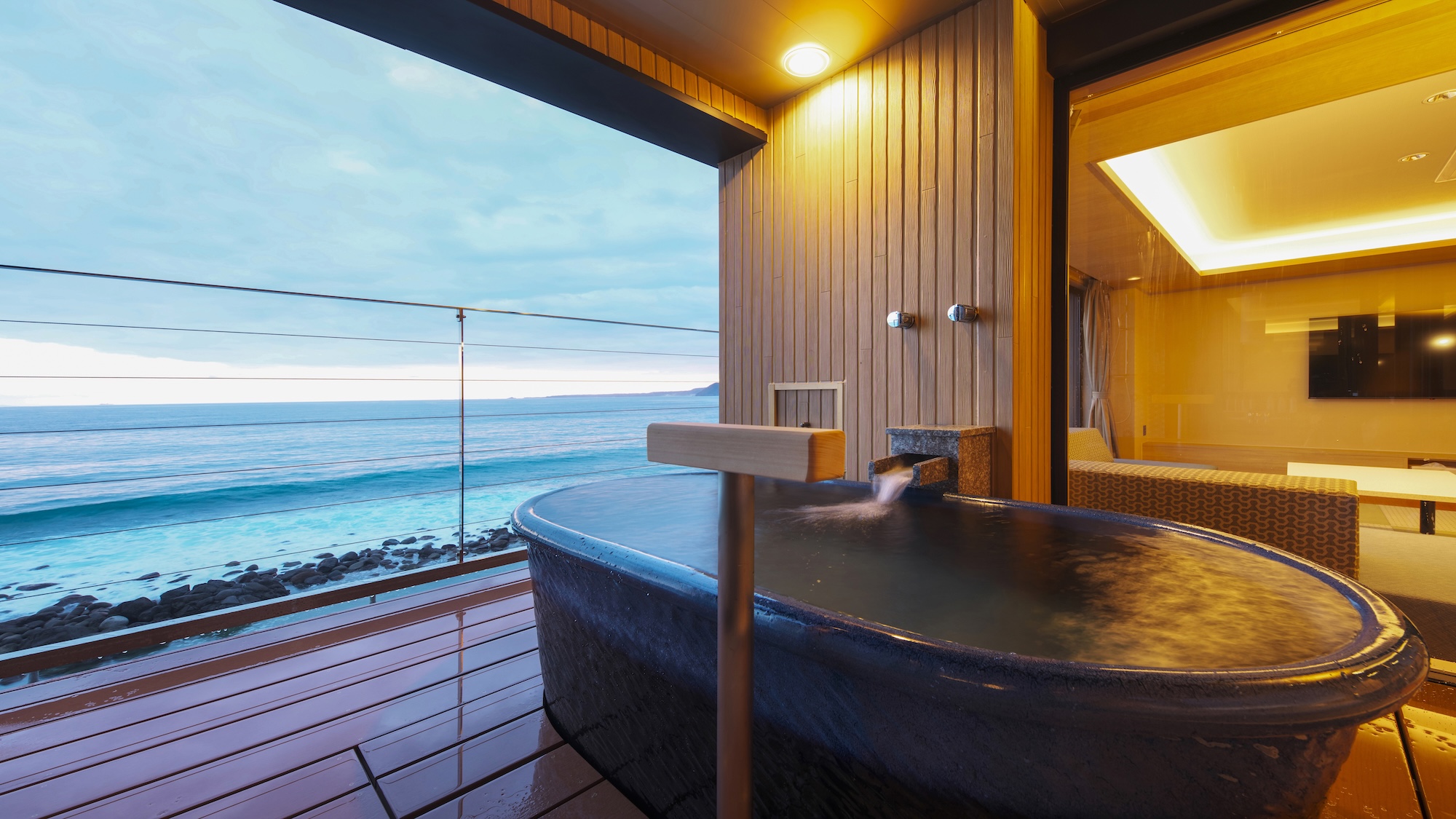 露天風呂付きスイートルームの露天風呂