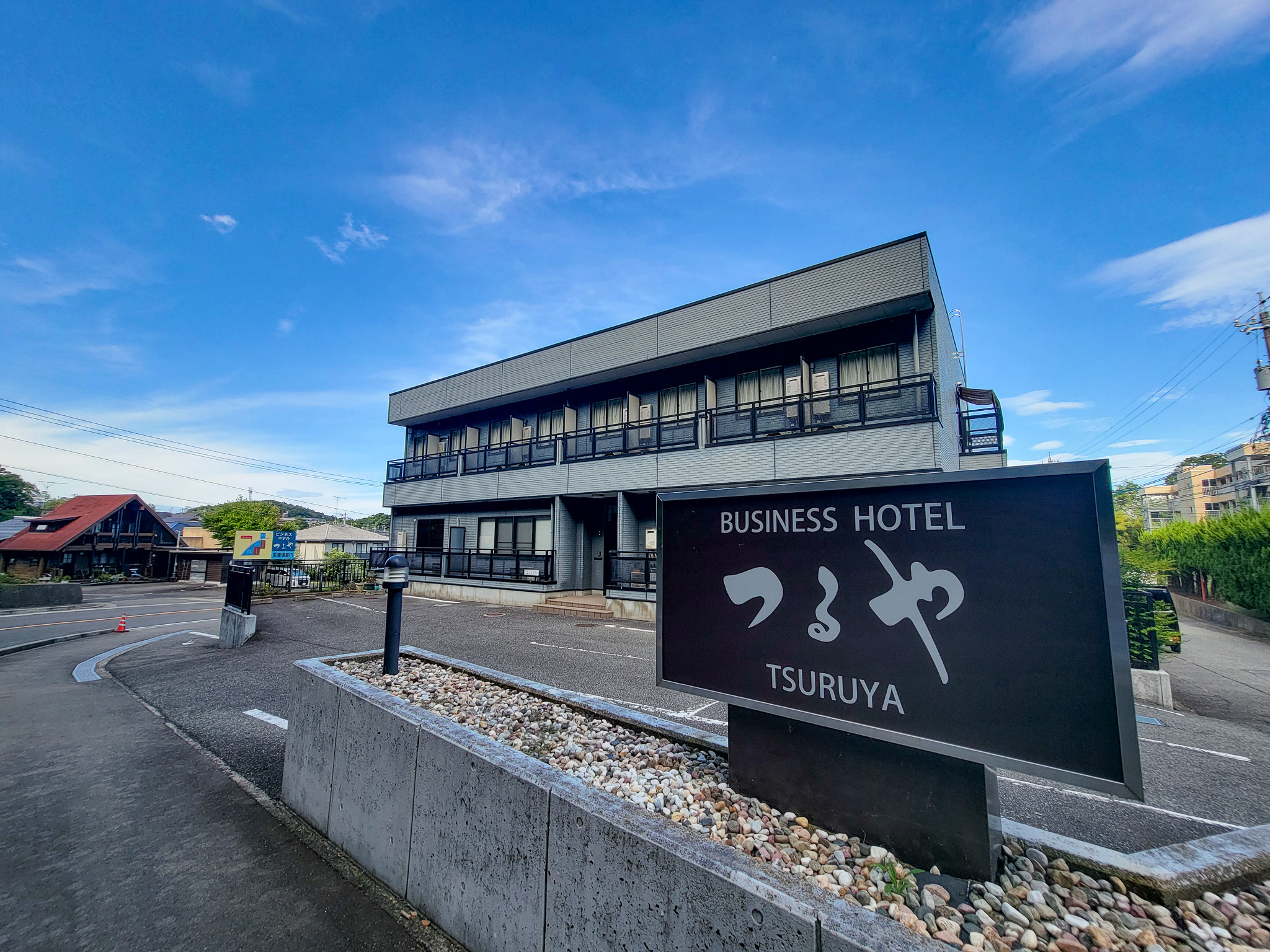ビジネスホテルつるや客室棟。