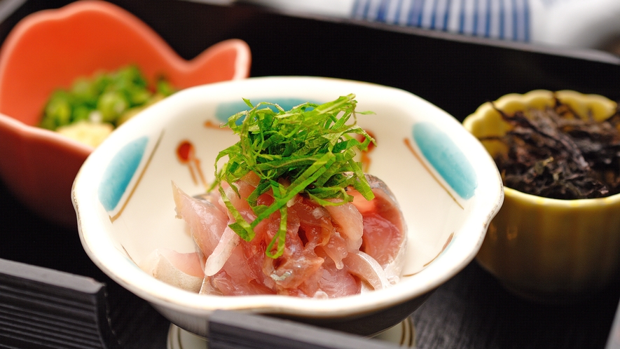 *【夕食（一例）】地アジのまご茶漬け