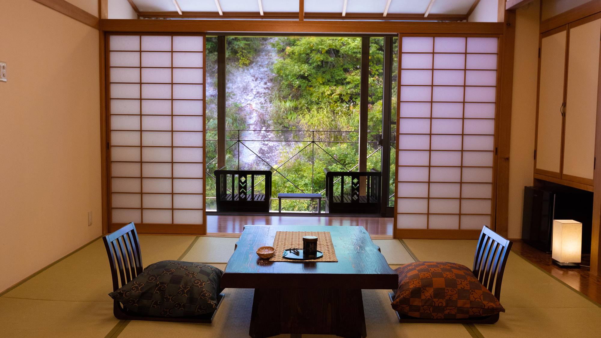 【客室一例】特別室&hellip;粋を凝らした設えをご体感いただけます。大切な方と至福のひと時をお過ごしください。