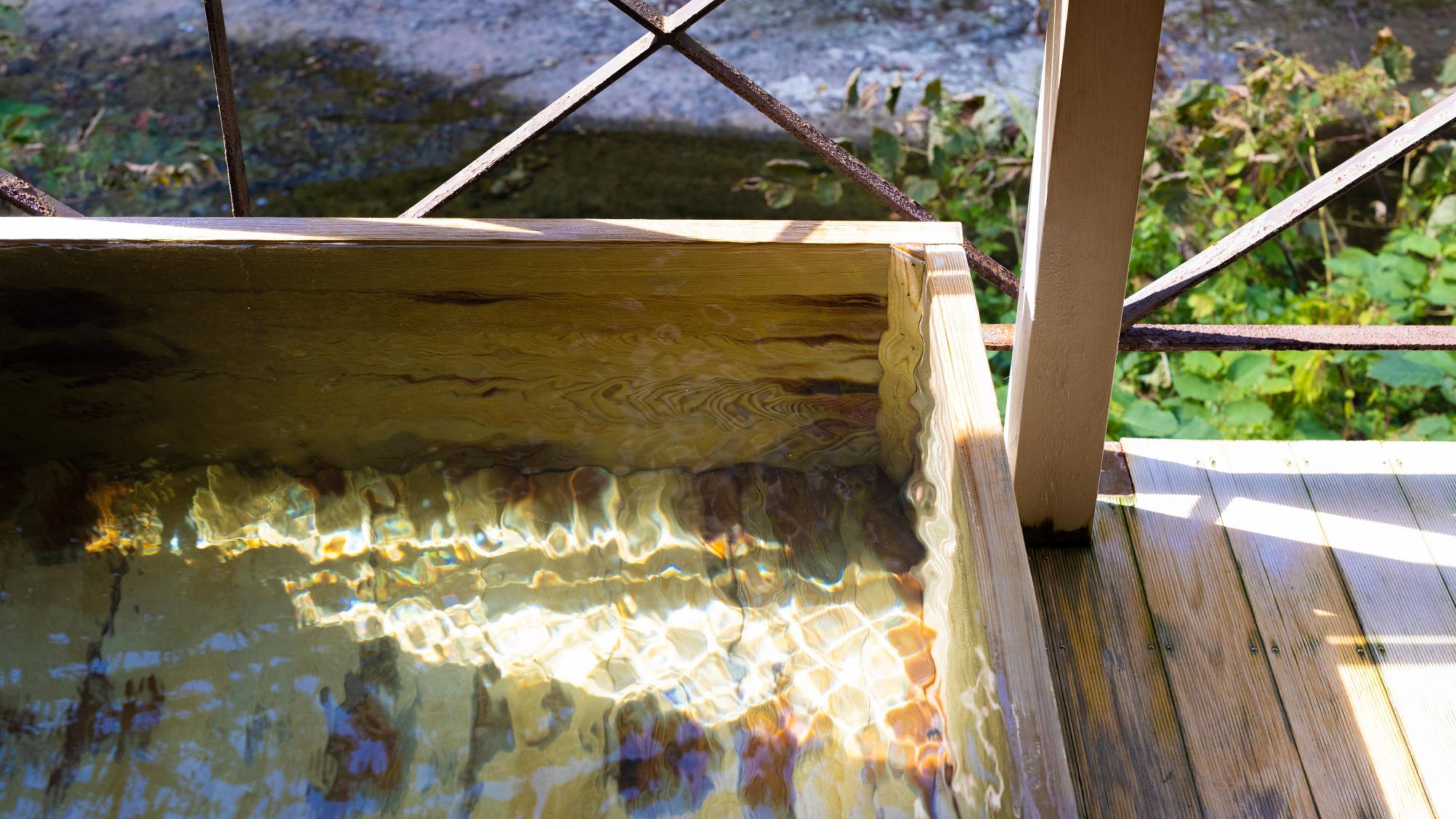 【客室一例】特別室&hellip;効能豊かな当館自慢の泉質を24時間、お好きな時間にお好きなだけご利用頂けます。