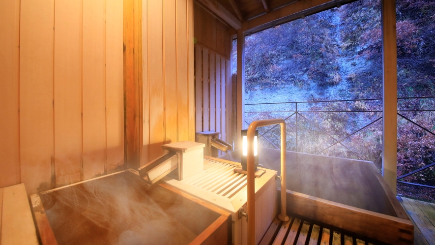 【客室一例】特別室…露天風呂のほか、足湯専用の設備があるのも特徴です。