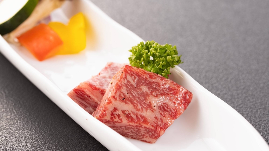 【ご夕食一例】前沢牛尽くし…「ステーキ」前沢牛の特徴である、とろける旨味を存分にお楽しみください。