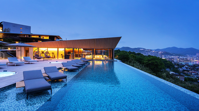 ■23年4月新設■【インフィニティプールエリア】稲佐山中腹から見る長崎の街並み・その夜景を「一望」