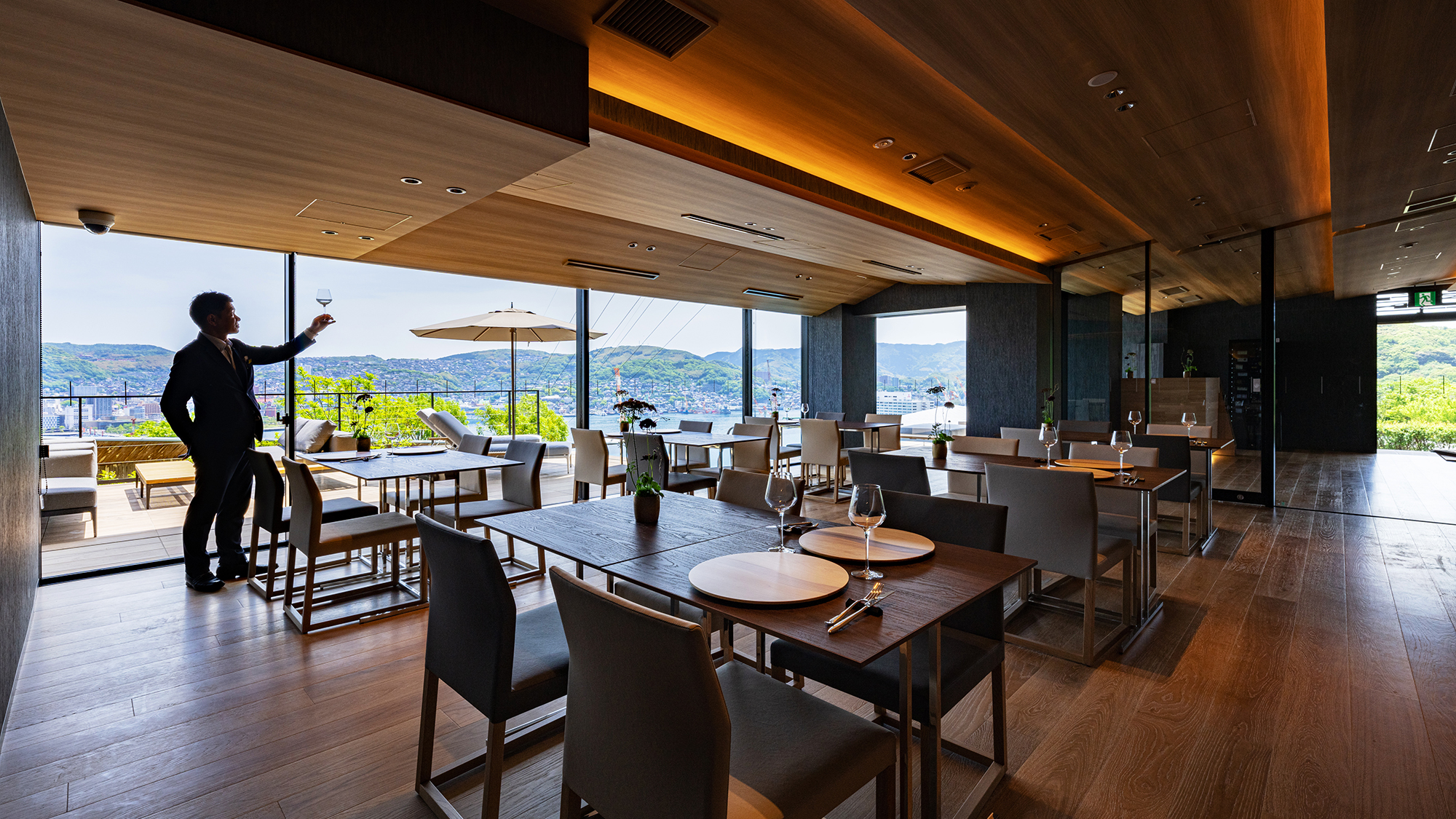 【レストラン千山万水】長崎の山海の幸を用いた、地産地消の料理でお客様の舌を愉しませます。