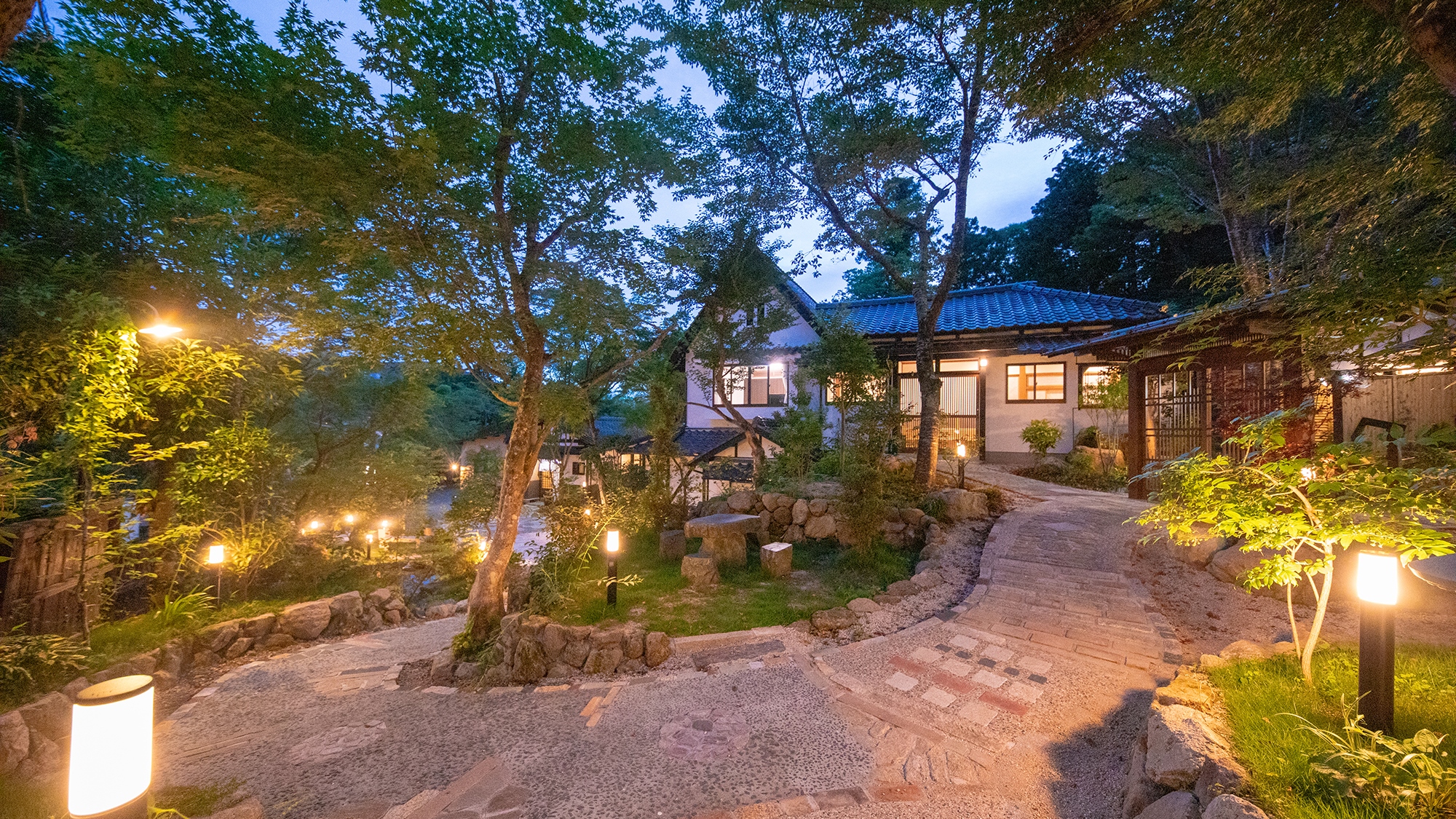 【外観】季節の移ろいを映す庭園、心洗われる静謐のひととき