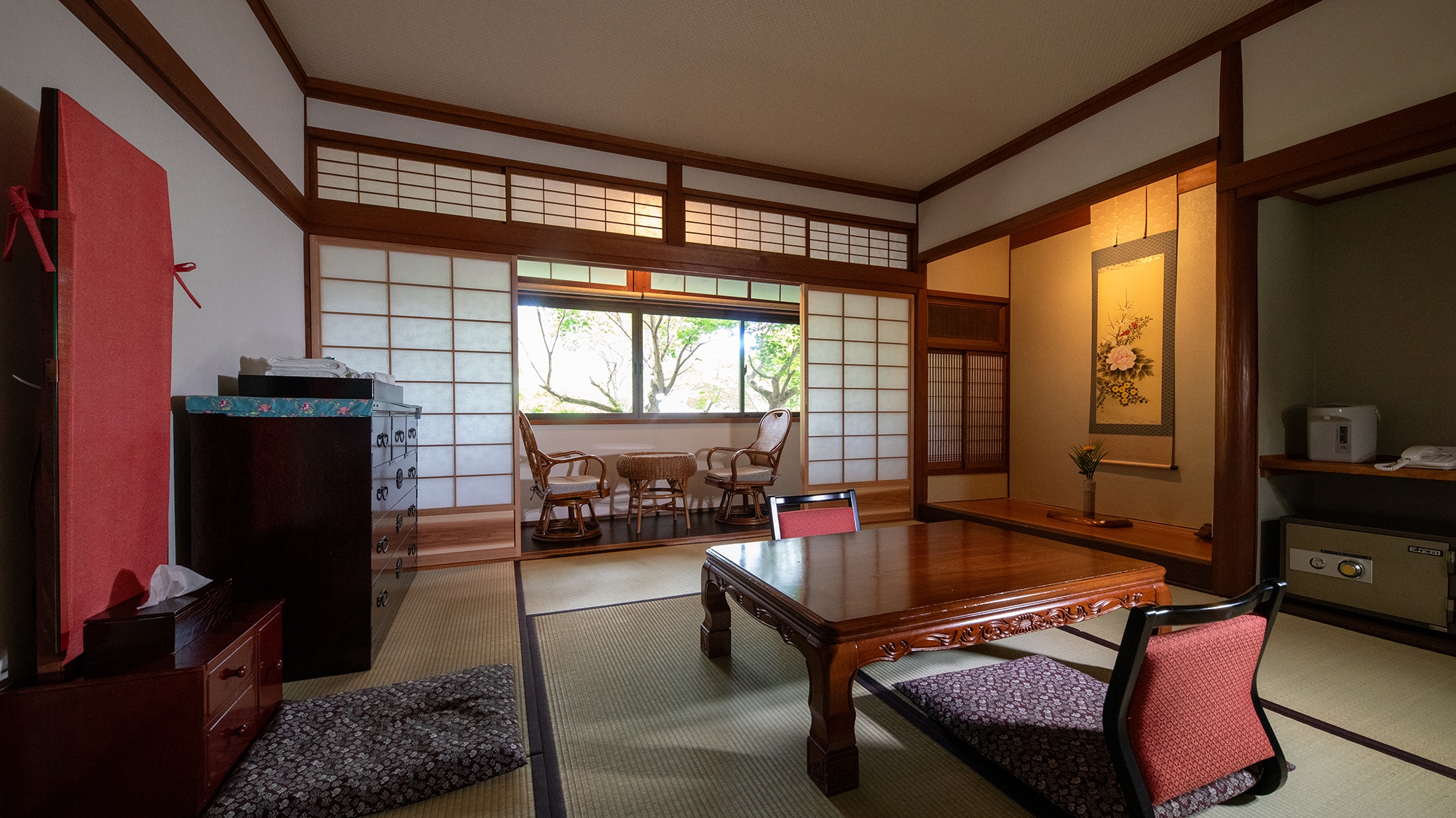 【かえで】母屋客室2階_和室8畳　心落ち着く和のしつらえ