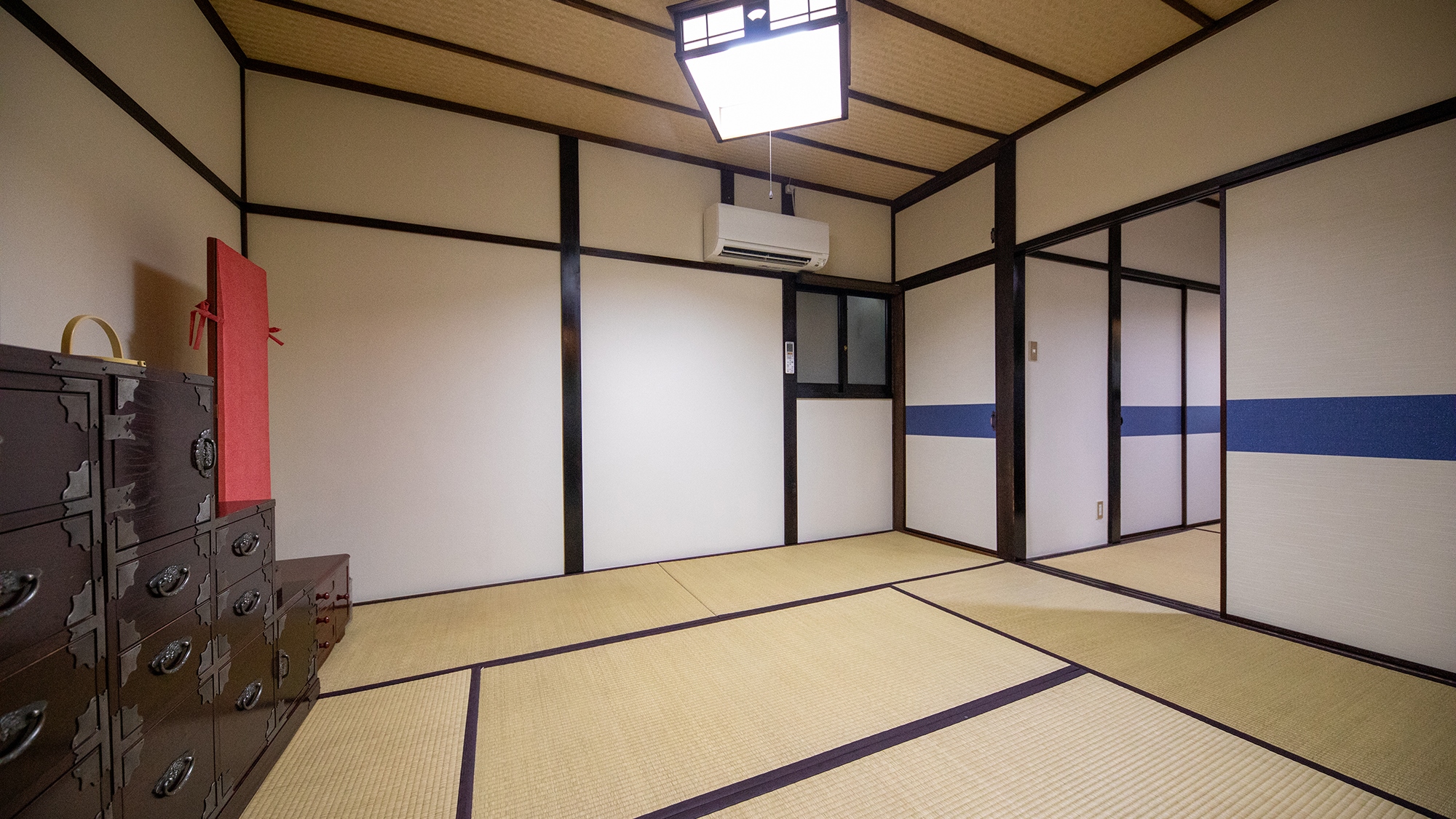 【とんぼ】離れ客室_和室６畳＋６畳　畳の上でゆったりと、和室で過ごす贅沢な寛ぎ