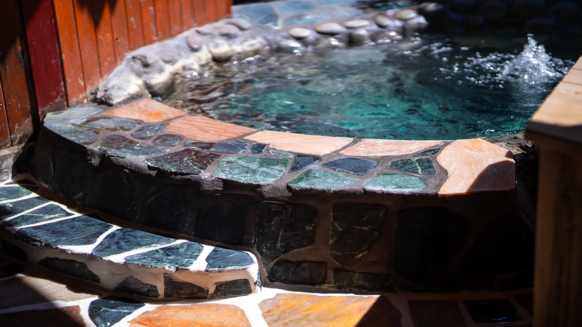 【ほたる】離れ客室_和室６畳＋４畳半　石と水とタイルが奏でる、静寂のひととき