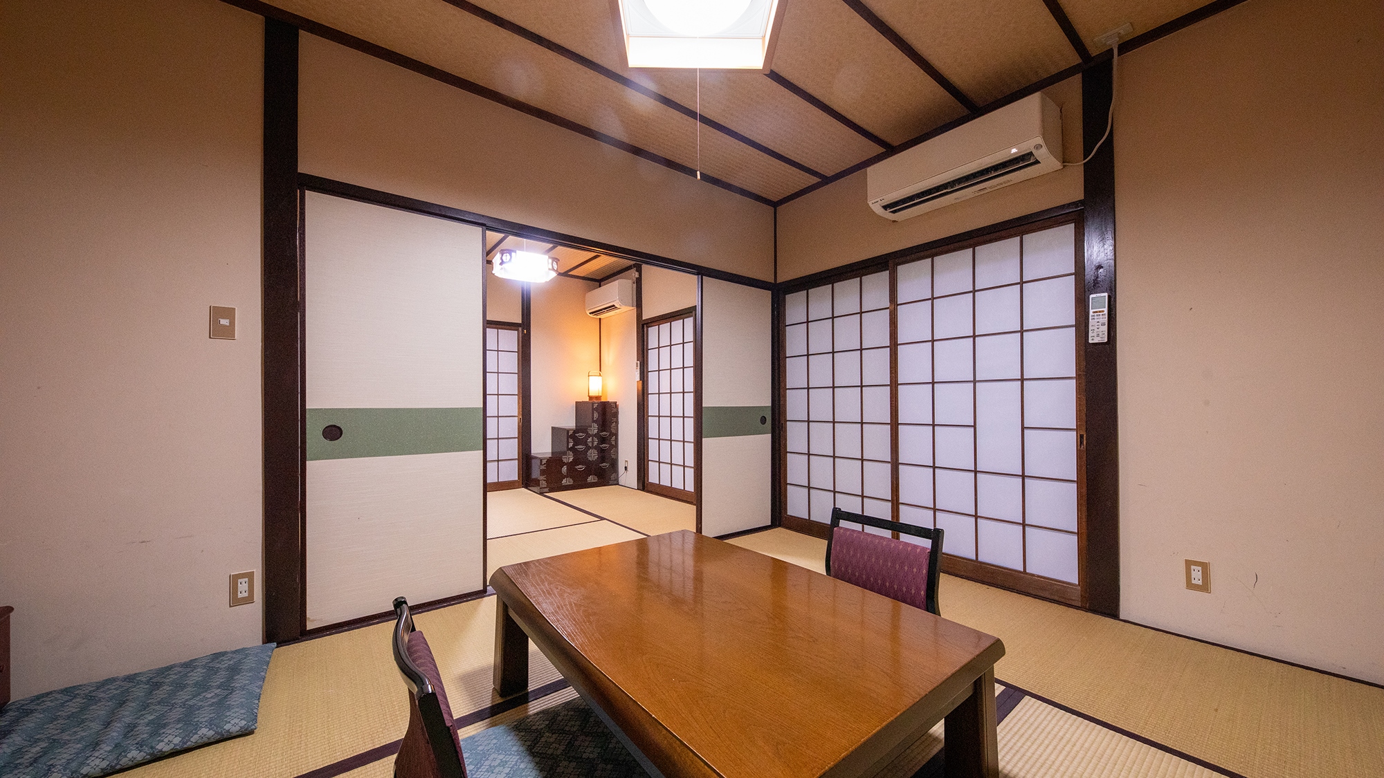 【ほたる】離れ客室_和室６畳＋４畳半　畳の香りが漂う二間続き