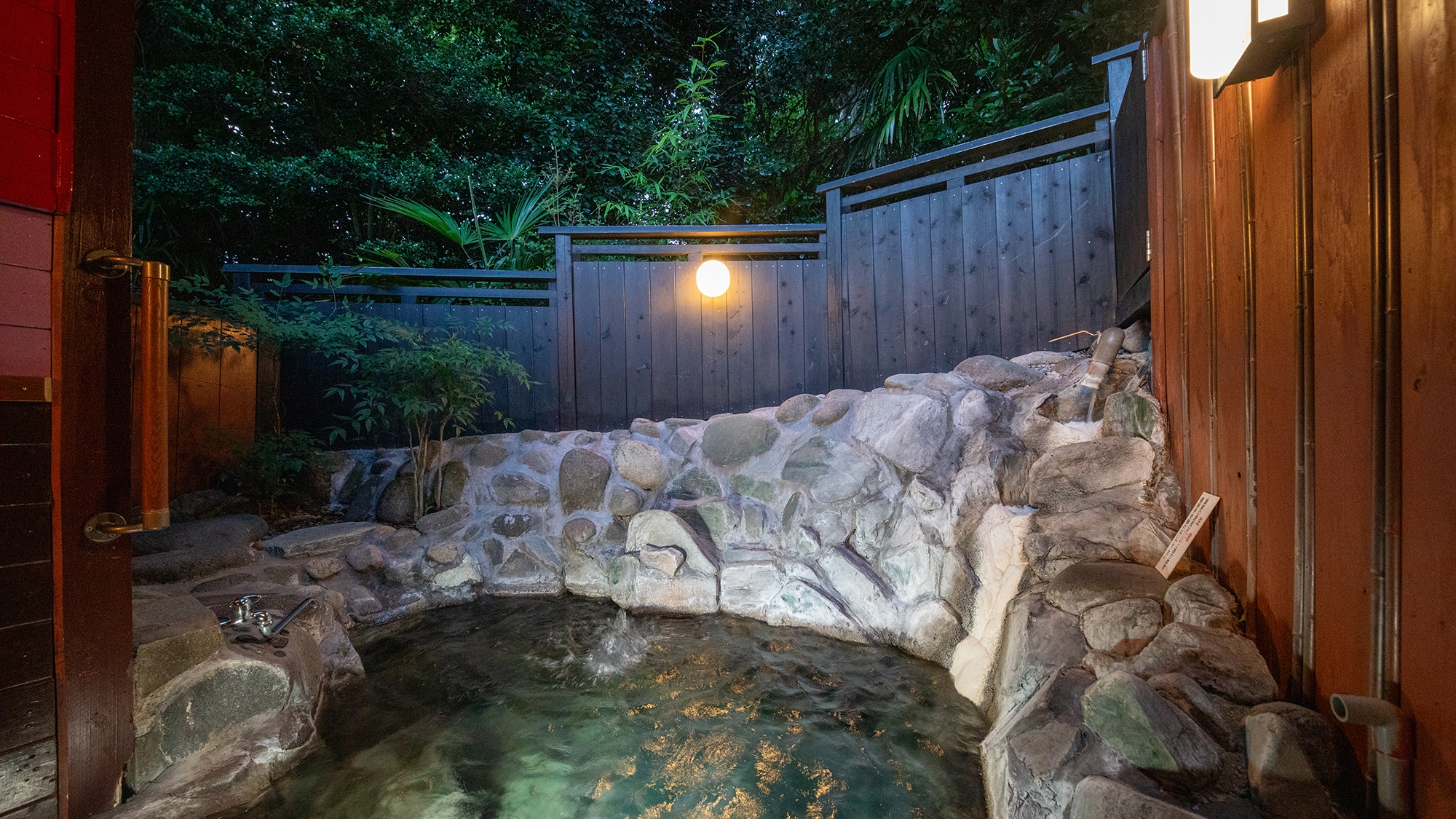 【とんぼ】離れ客室_和室６畳＋６畳　湯に身を委ね、心身ともにリフレッシュ