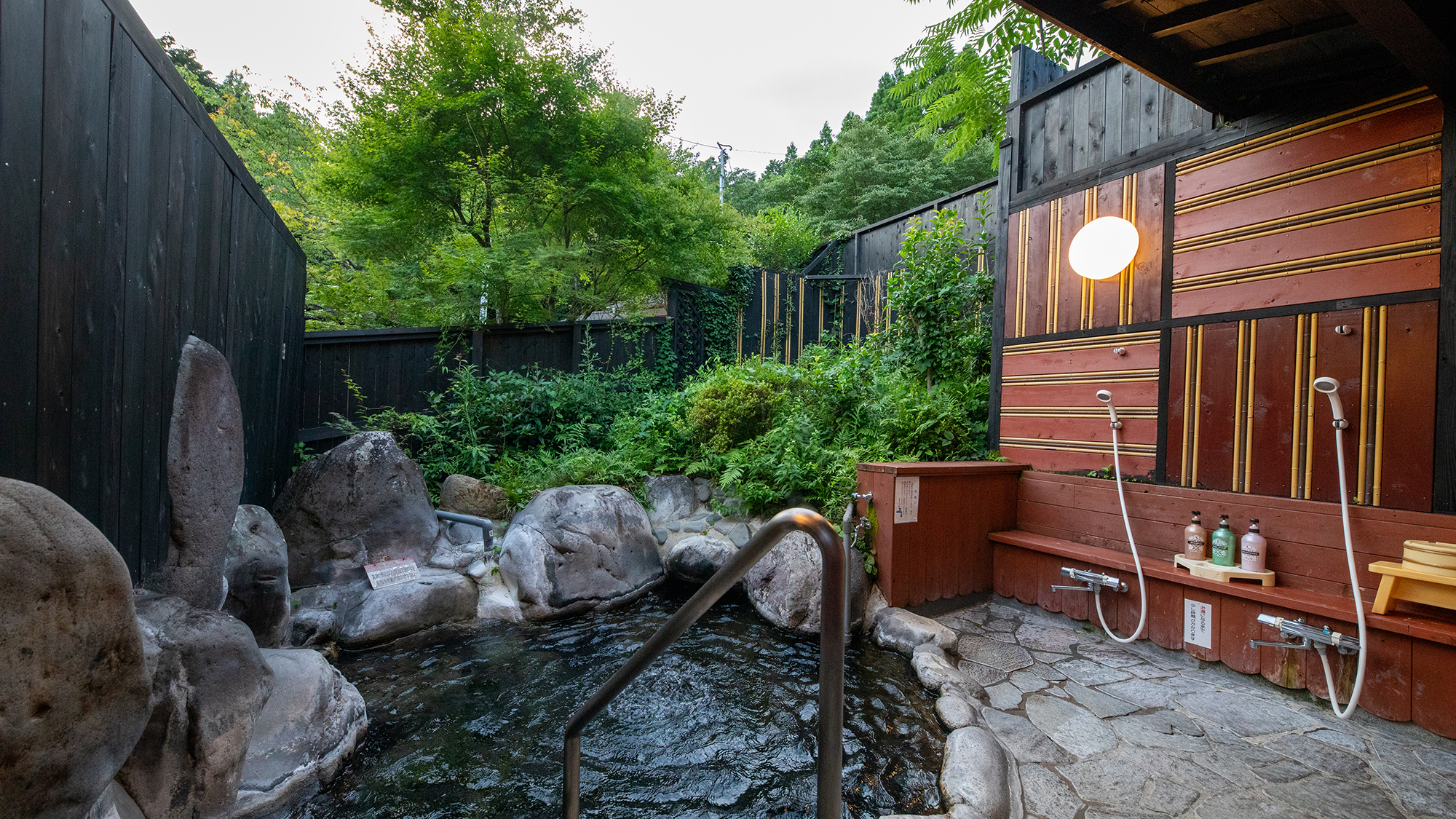 【家族露天風呂】贅沢な静寂、心ゆくまでの湯浴み