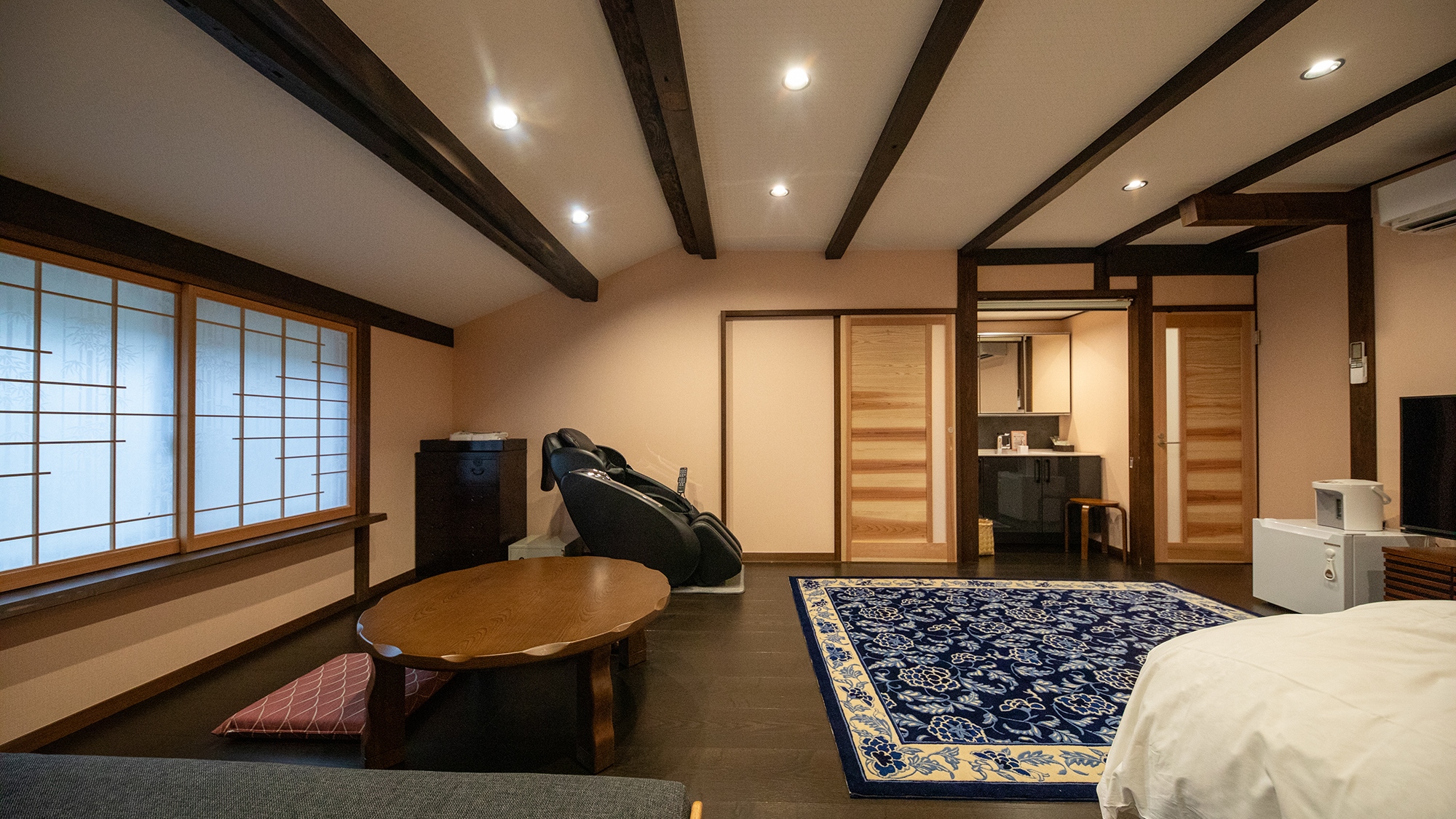 【すみれ】母屋1階_洋室12畳　心も体も、ゆったりと解き放つひととき