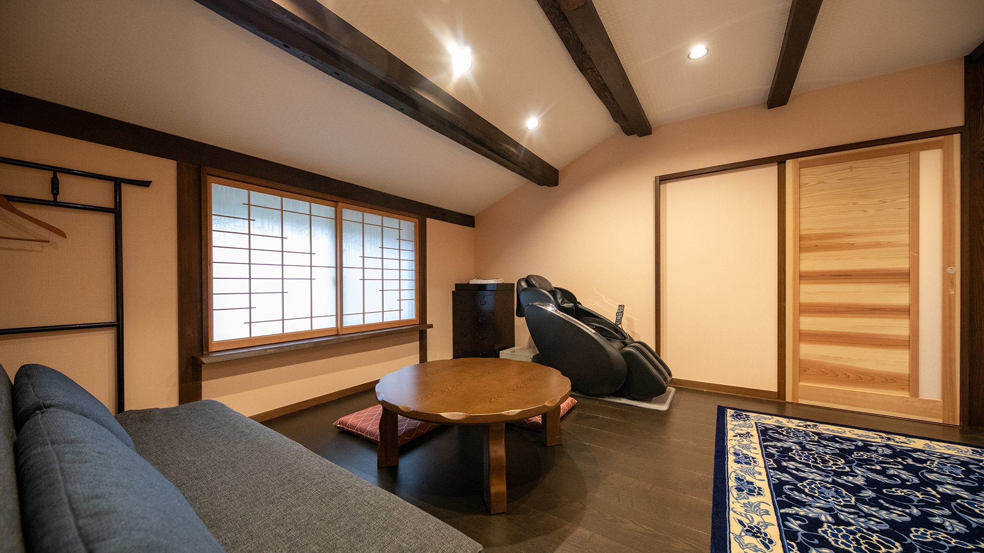 【すみれ】母屋1階_洋室12畳　忙しい日常を忘れ、ゆっくりと深呼吸を