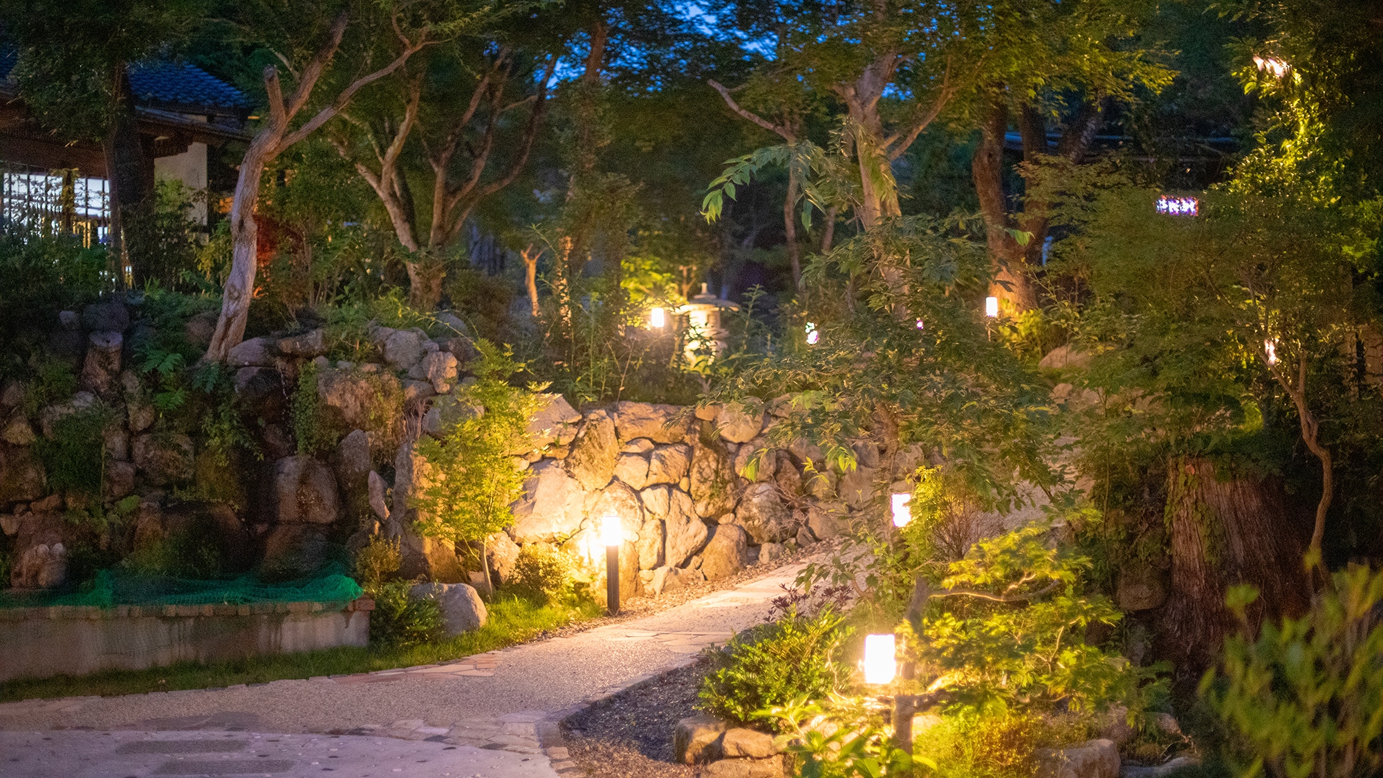 【外観】優しい光に包まれて、特別な時間の扉を開く