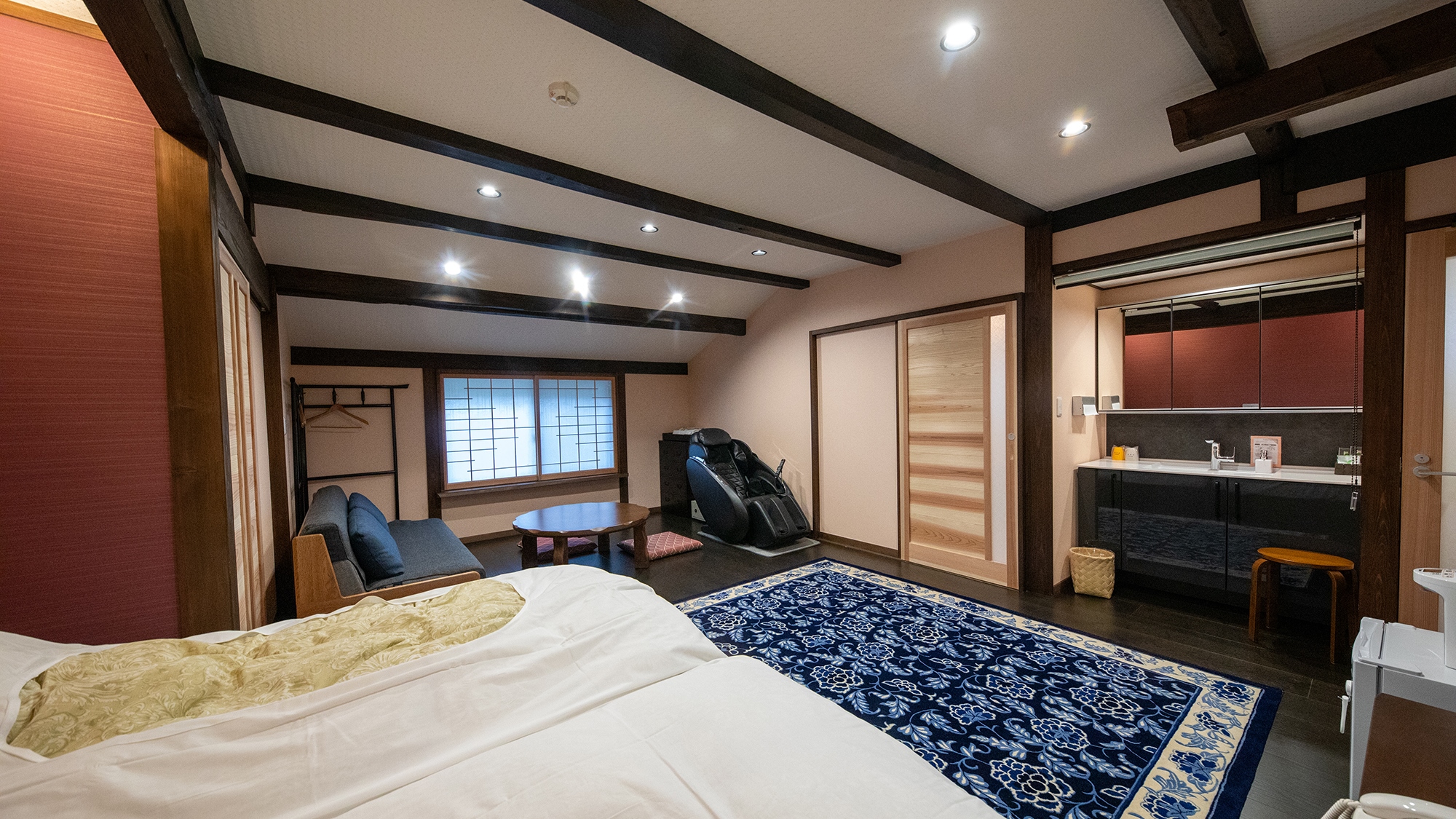 【すみれ】母屋1階_洋室12畳　忙しい日常を忘れ、ゆっくりと深呼吸を