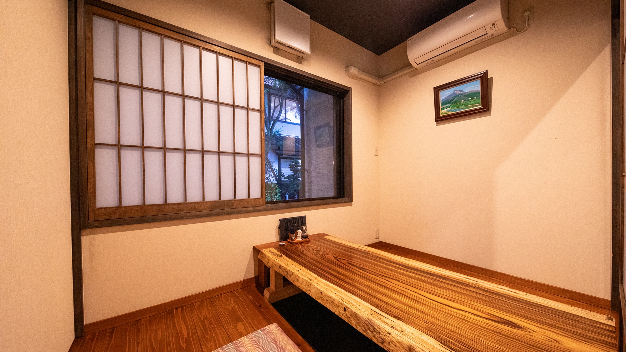 【食事処】プライベートな空間で、おいしい料理と笑顔が広がる