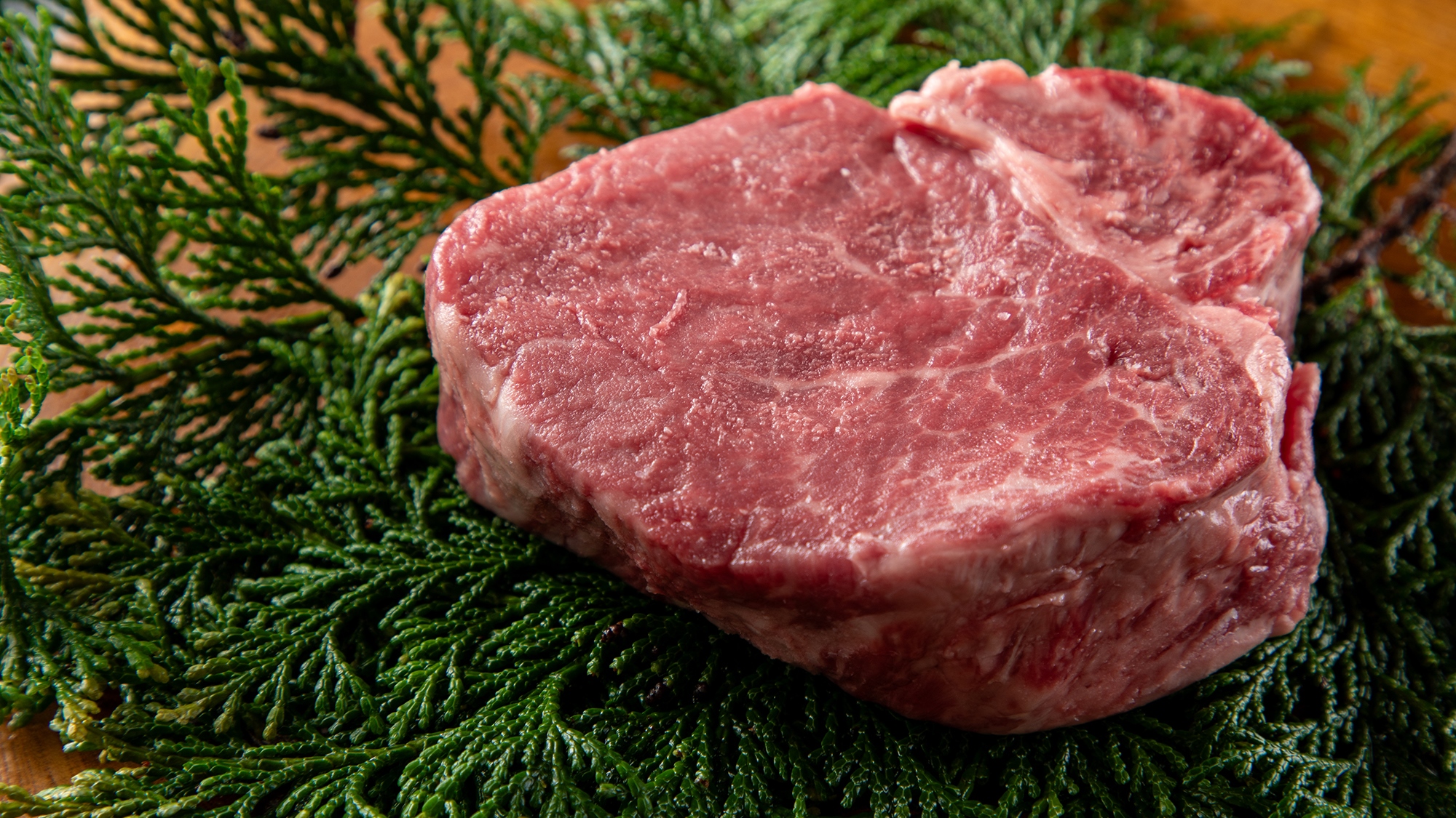 【夕食】きめ細やかな霜降りと濃厚な旨味が特徴