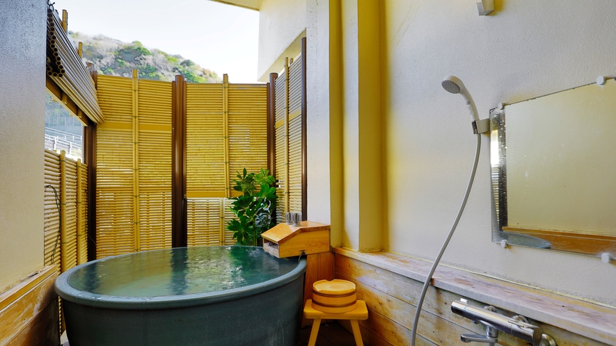海側露天風呂付和室◆客室のお風呂は温泉ではないですが、自分だけのプライベート時間をお愉しみください。