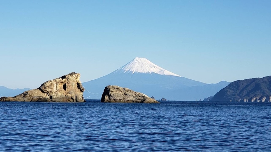 空気が澄んだ日は雲見海岸から富士山をはっきり見ることができます♪