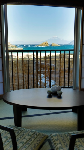 海側8畳和室一例◆お部屋から海と天気が良ければ富士山が見えます。