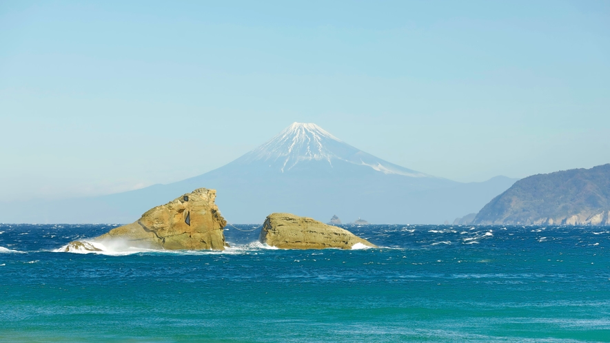 海越しの富士山◆天気が良い日は海側のお部屋からもくっきりと見えます。