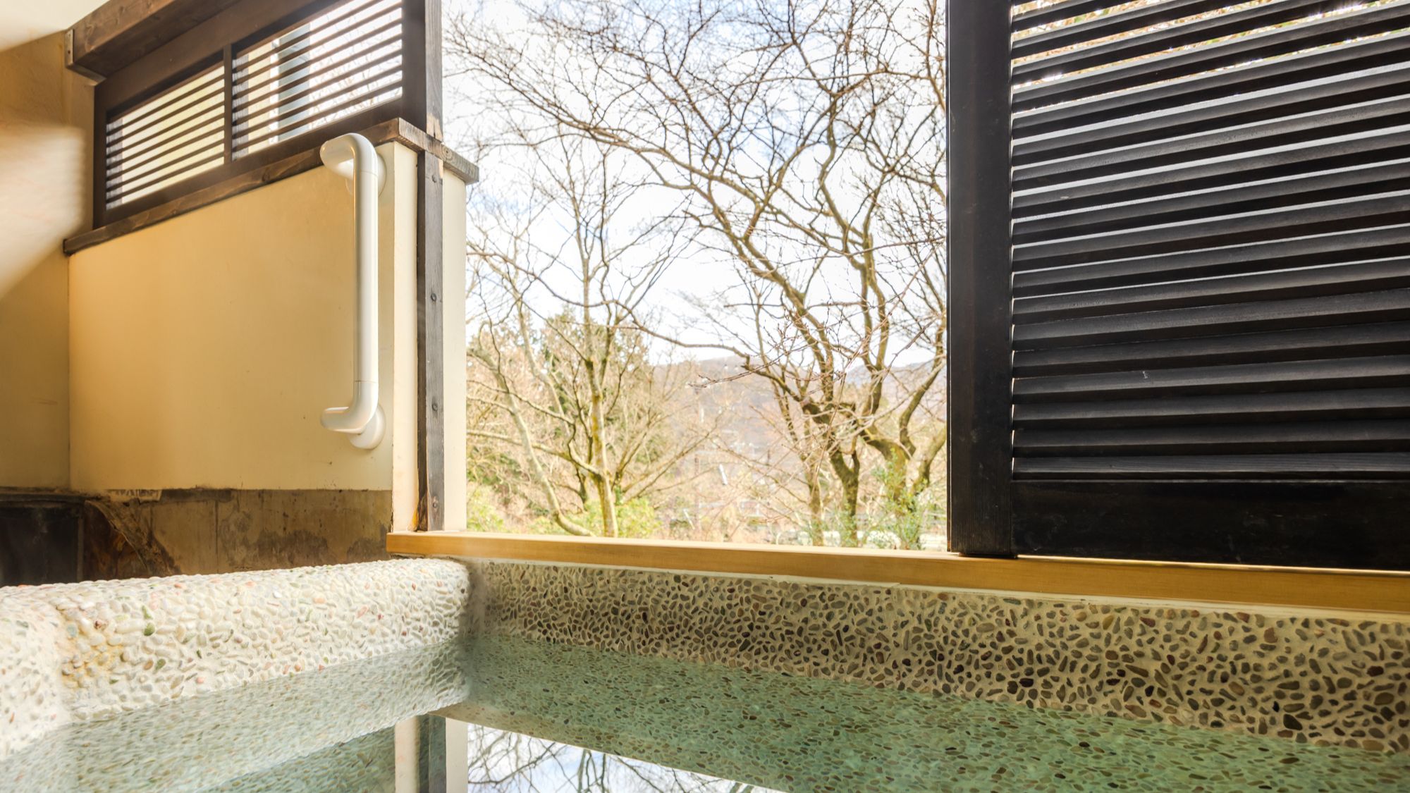 【本棟】2階客室露天風呂例