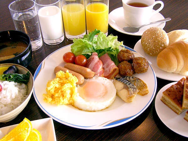 【さき楽45】早期予約でお得に宿泊★スタッフ手作りの朝食無料付！ボリュームも満点！
