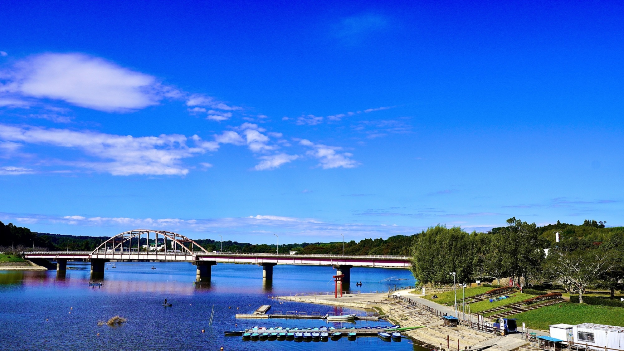 高滝湖と加茂橋