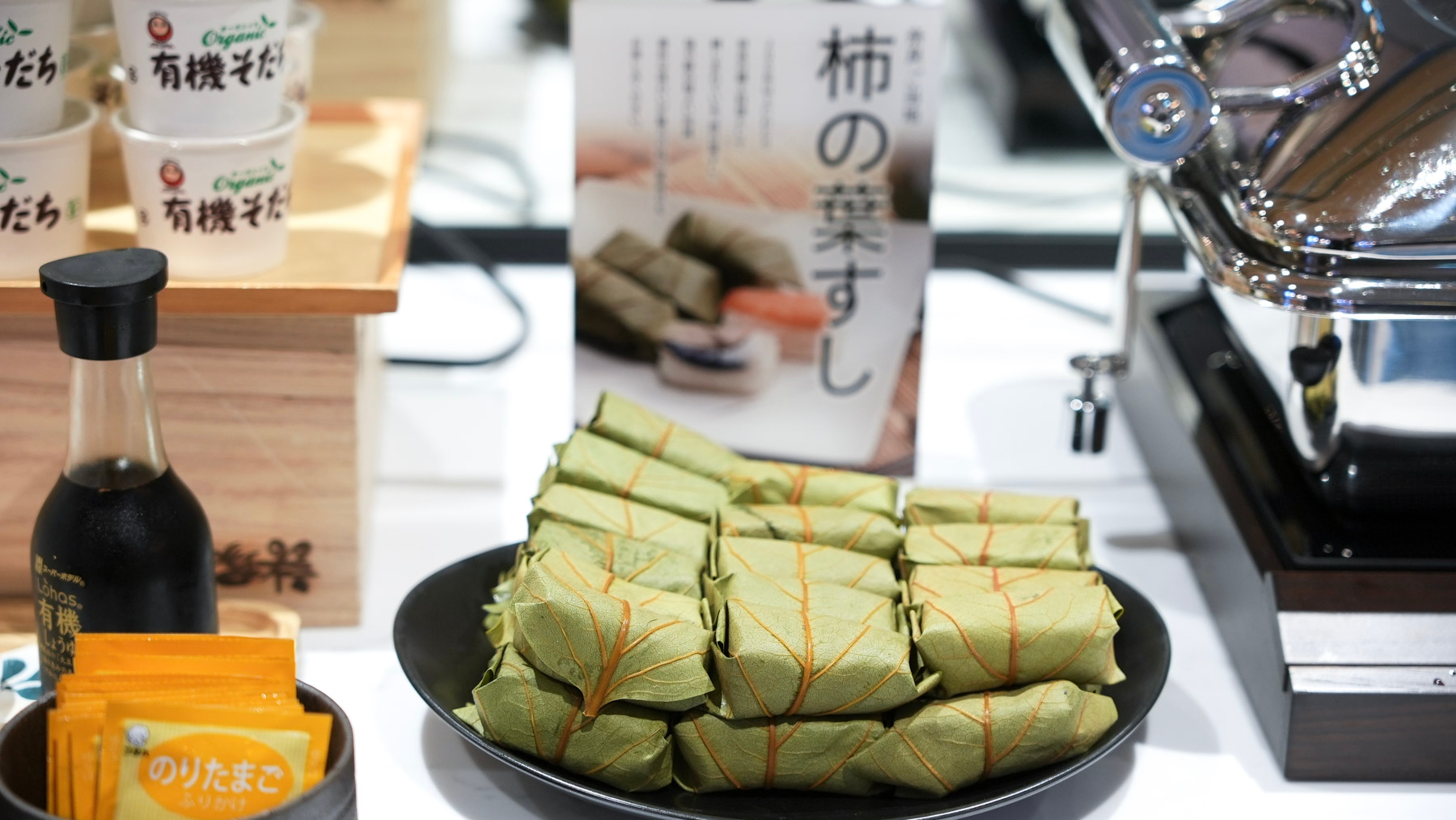ご当地メニューで柿の葉寿司をご堪能ください（日・祝限定）