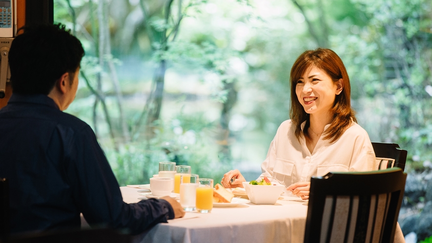 お食事は朝夕とも１階のレストランで