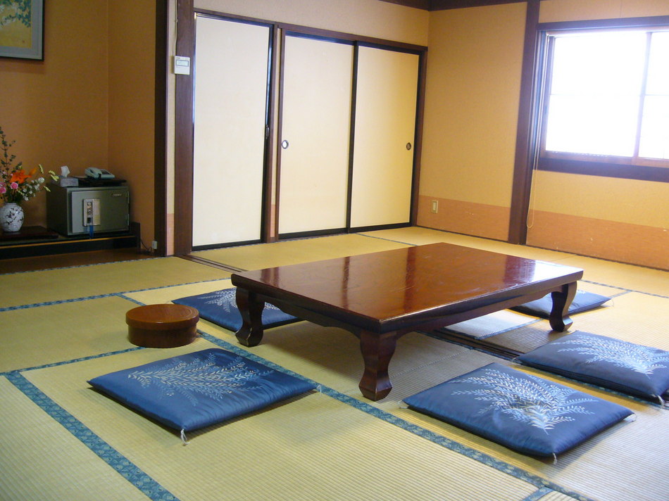 伝統ある飛騨の旧家■本館和室大部屋■（アウトトイレ）