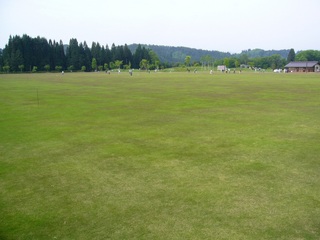 宿より２キロ、天然芝のひろーい公園