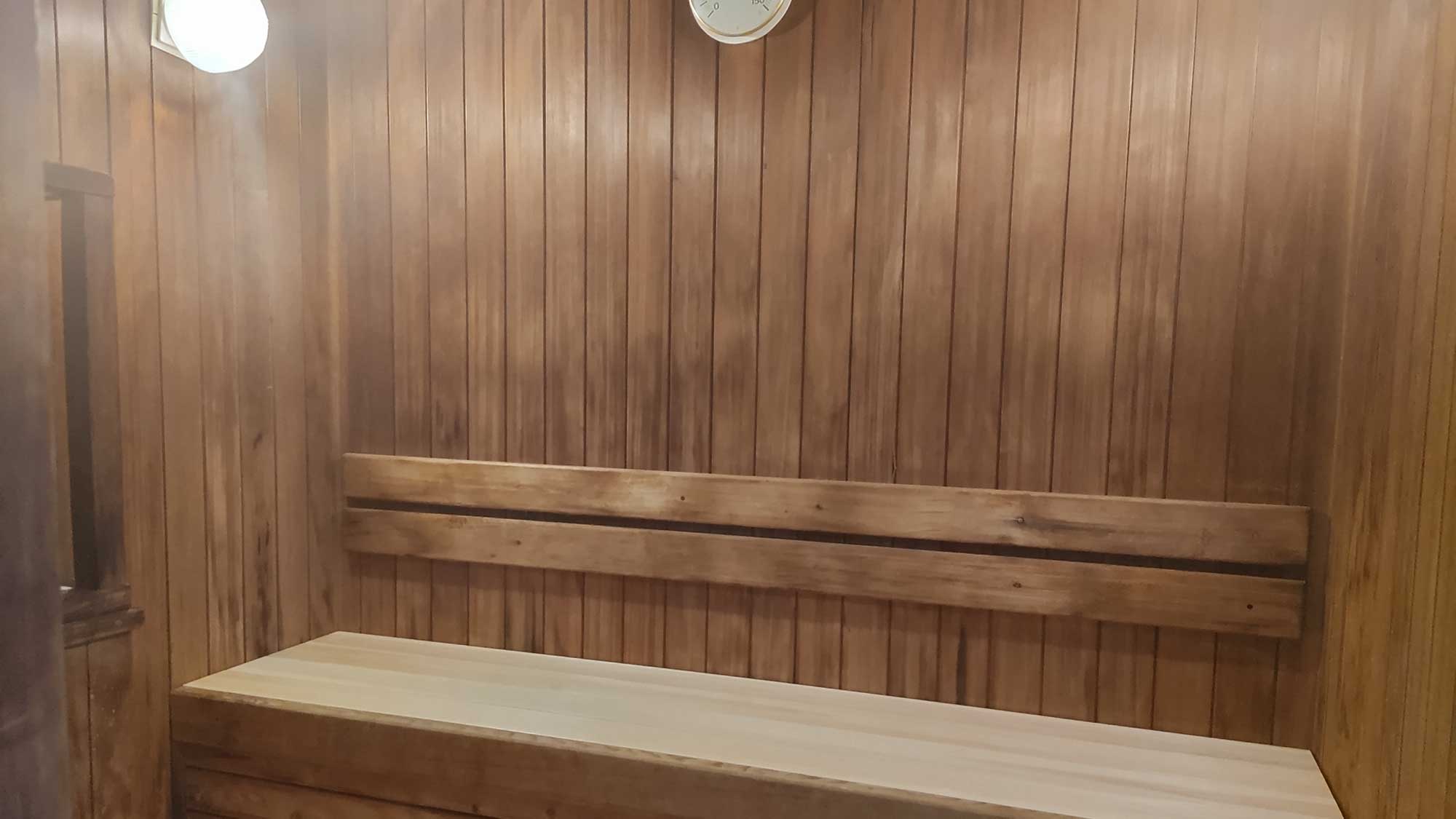 男性湯処内サウナ