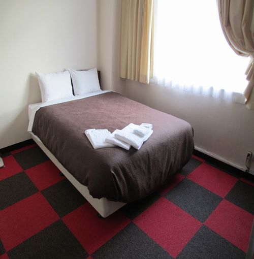 Bed is 140 cm wide ☆ Double room