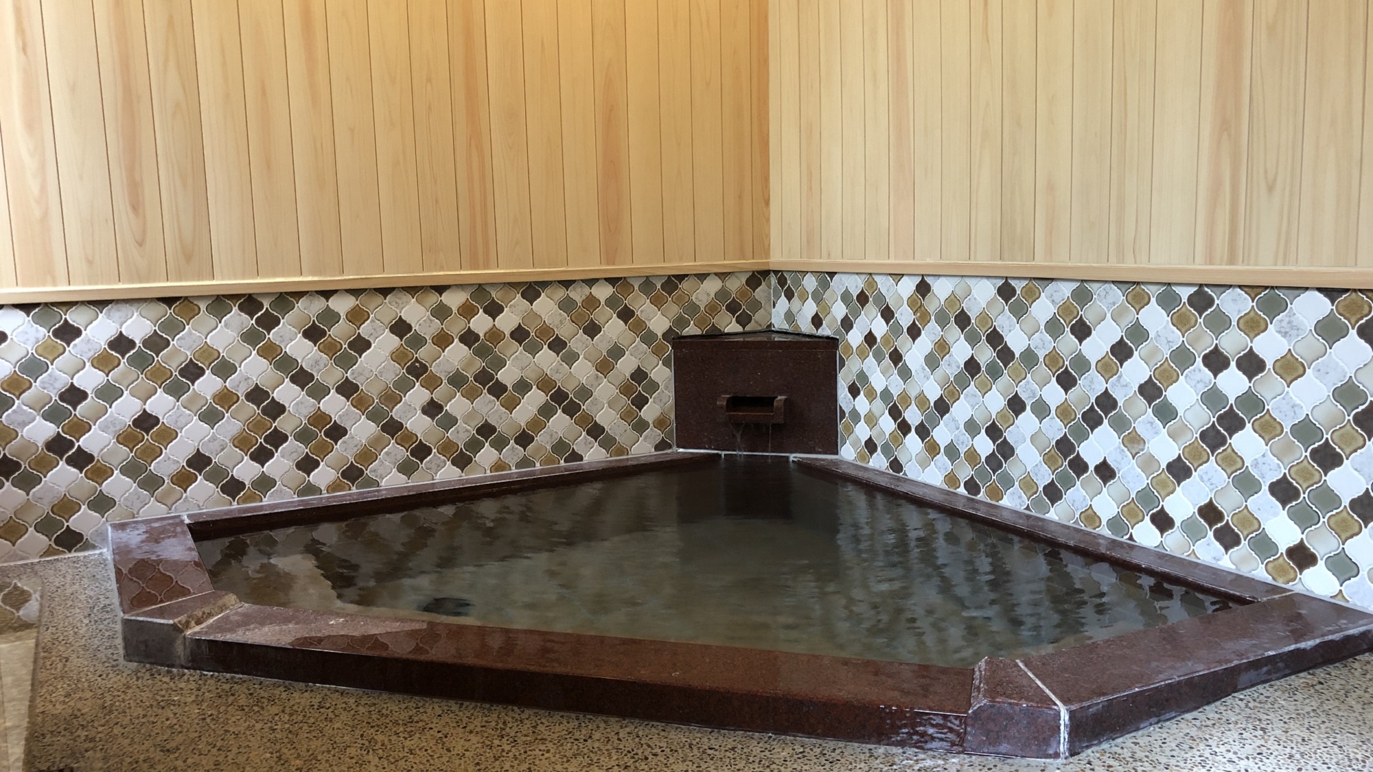 【無料貸切風呂：内湯】「岩戸の湯」菊屋で1番熱い源泉掛け流し温泉、お好みの温度に調節して湯ったりと