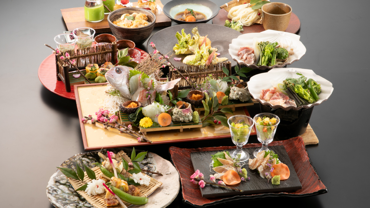 【春季2025年3月～5月】比内地鶏・稲庭うどん会席　※画像は一部2名様分