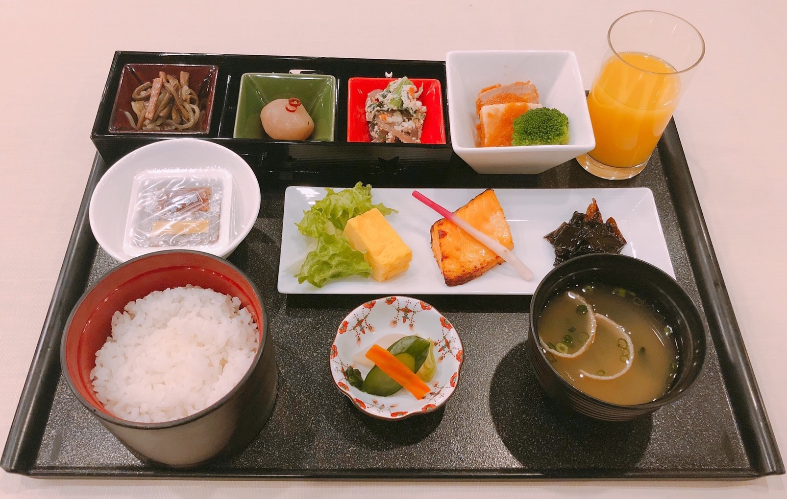 シングルルーム【喫煙室】ご朝食付き　駐車場無料・大型車可