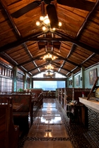 Fiji Restaurant　和食を中心としたアジア料理　新鮮な魚介類が楽しめる
