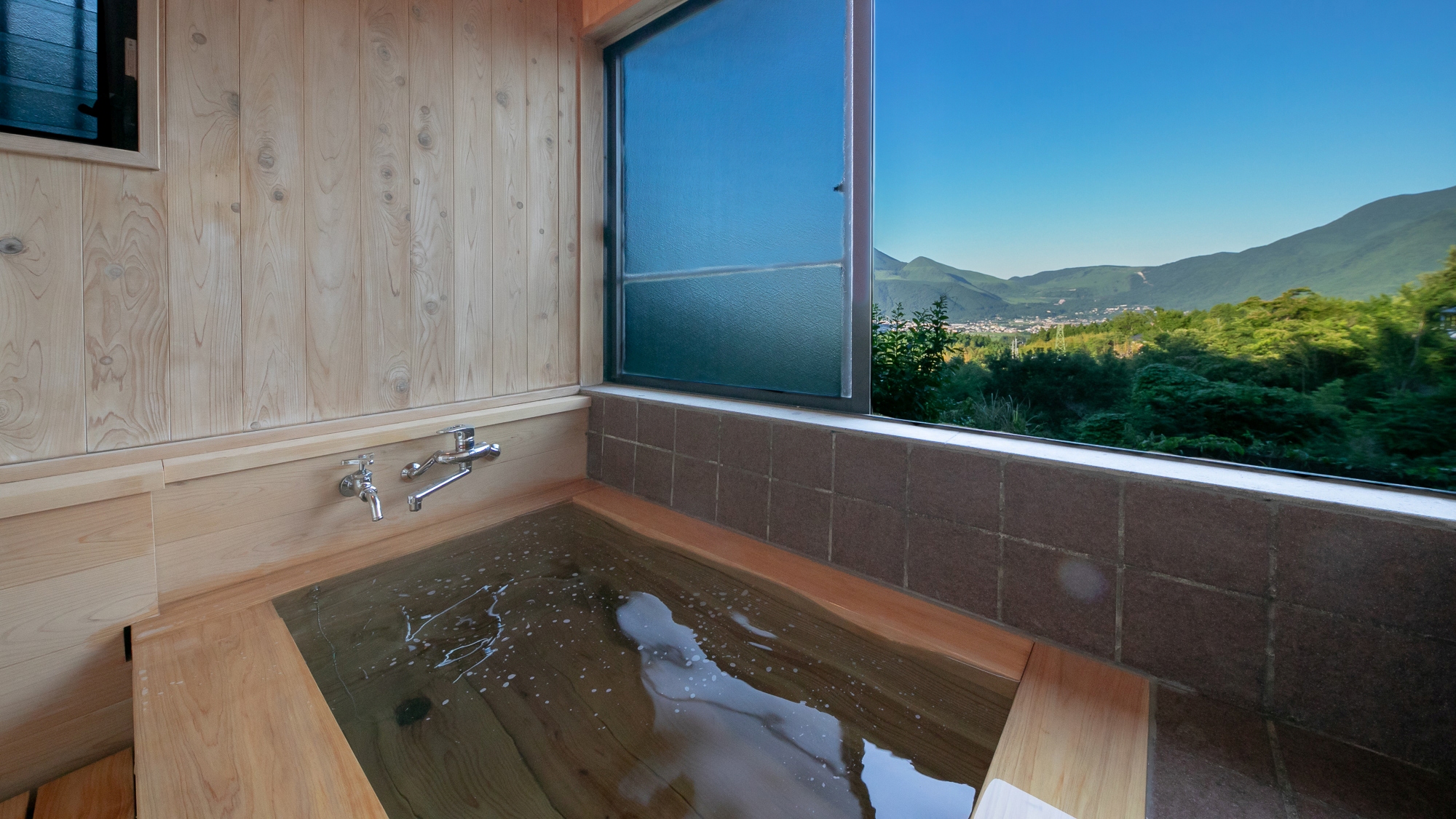 【特別室　別邸椿】肌にやさしい美肌の湯。温もりに包まれ、しっとりと潤うひととき