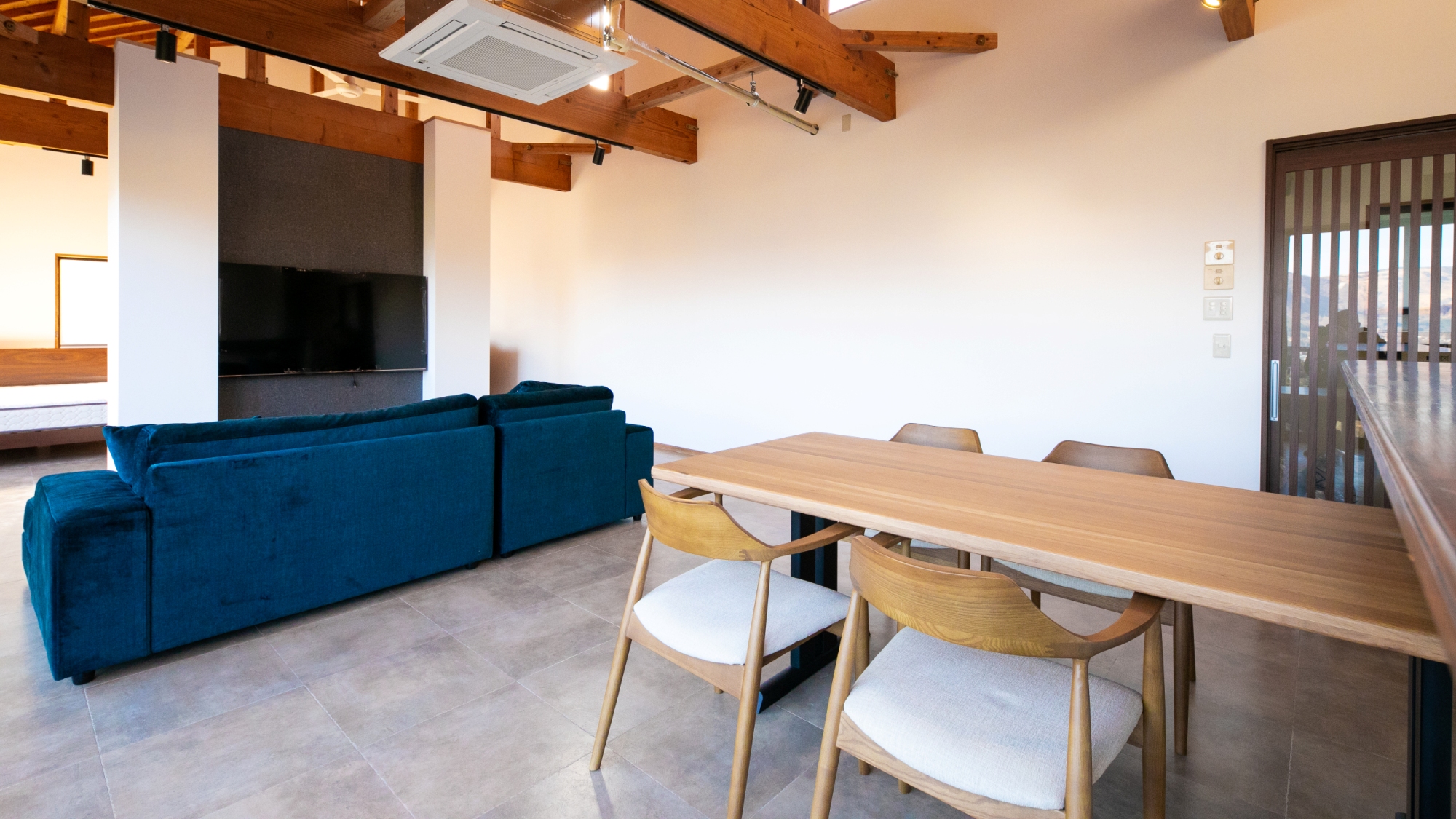 【特別室】どんな方にもお過ごしいただけるよう、居心地の良さを追求したお部屋。